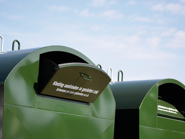 コンテナ投入口の開閉機構